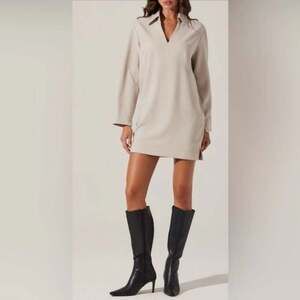 NWT Astr Tan Collar Long Sleeve Shift Dress Size M